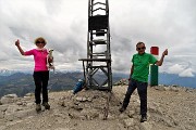 80 Alla croce di vetta del Pizzo Arera (2512 m)